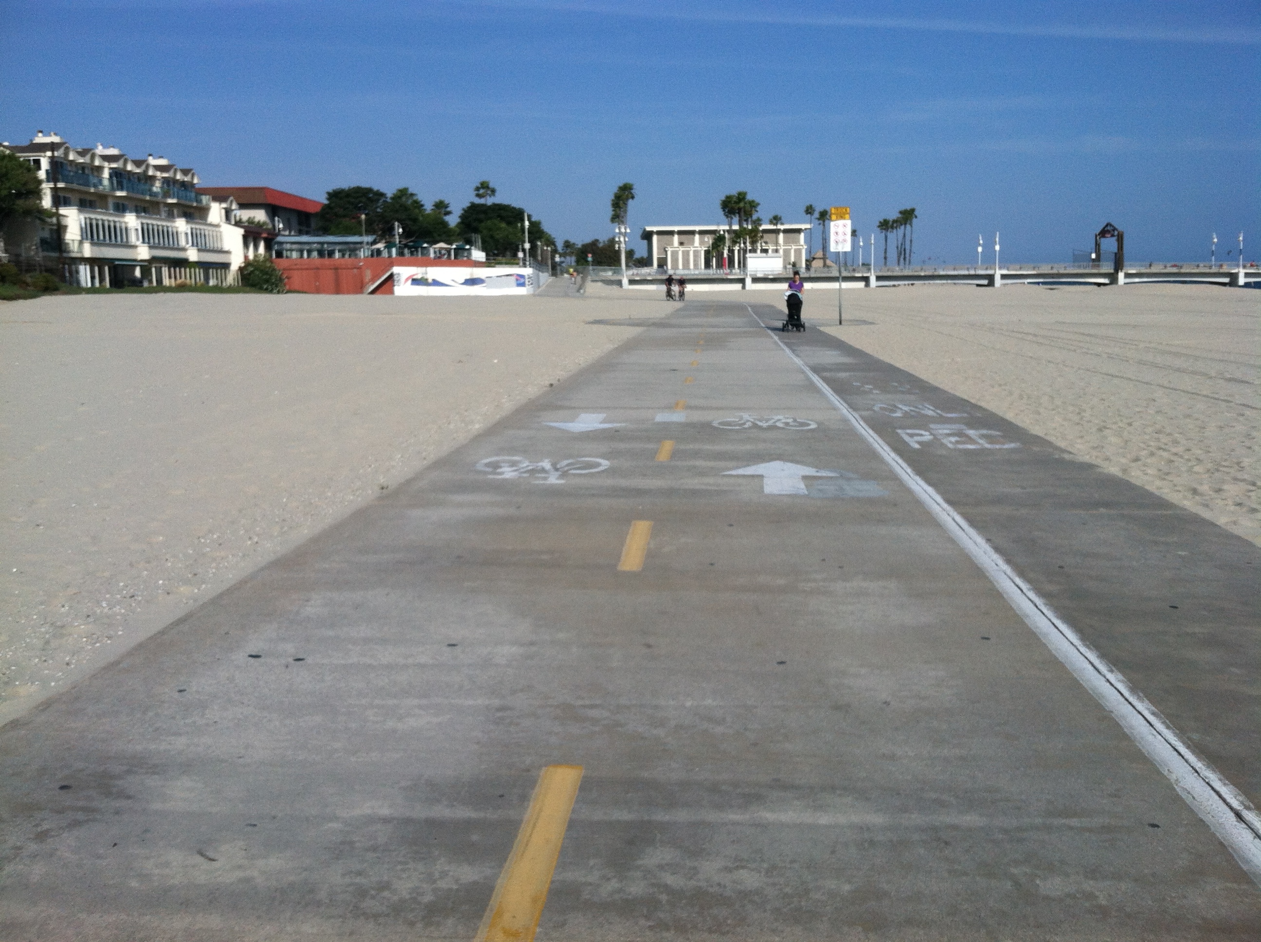 Long Beach's bike and pedestrian path